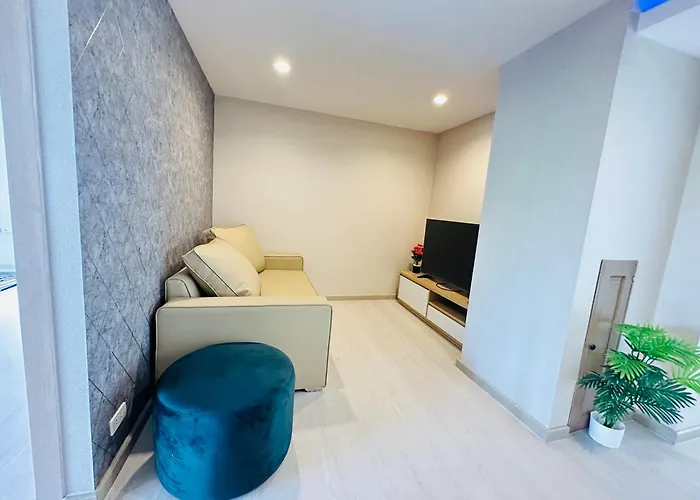 New Ekamai Thonglor Luxury Near 711, Bts, Mall