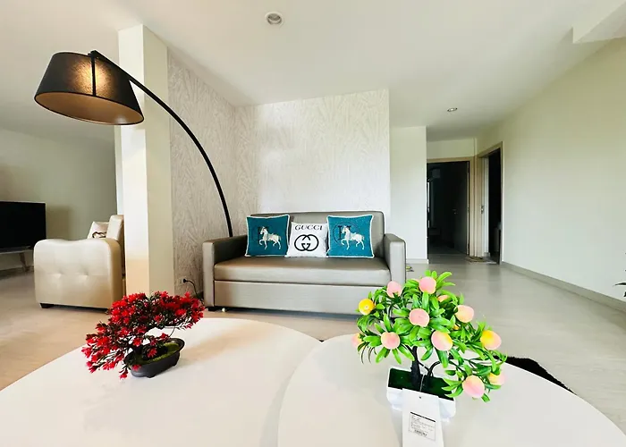 New Ekamai Thonglor Luxury Near 711, Bts, Mall Apartment