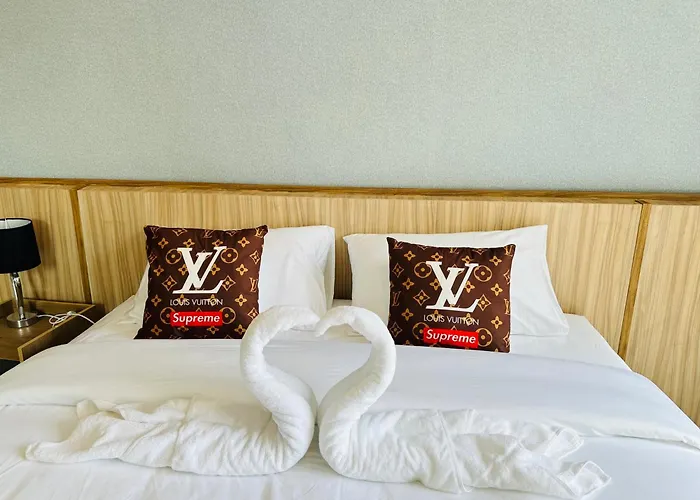 New Ekamai Thonglor Luxury Near 711, Bts, Mall Apartment