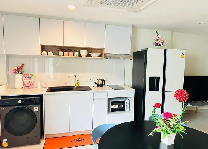 New Ekamai Thonglor Luxury Near 711, Bts, Mall Apartment *
