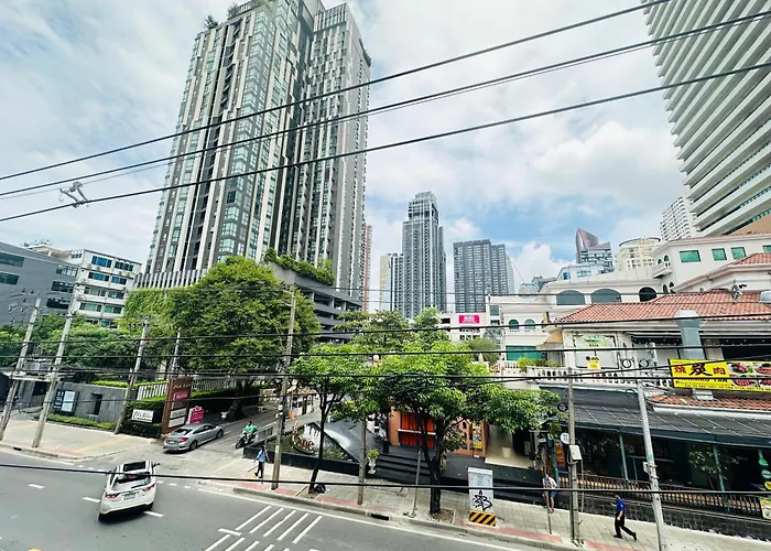 New Ekamai Thonglor Luxury Near 711, Bts, Mall Apartment