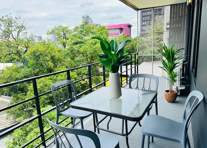 New Ekamai Thonglor Luxury Near 711, Bts, Mall Apartment
