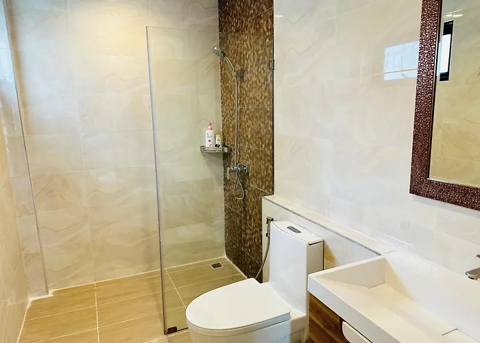 New Ekamai Thonglor Luxury Near 711, Bts, Mall Apartment *